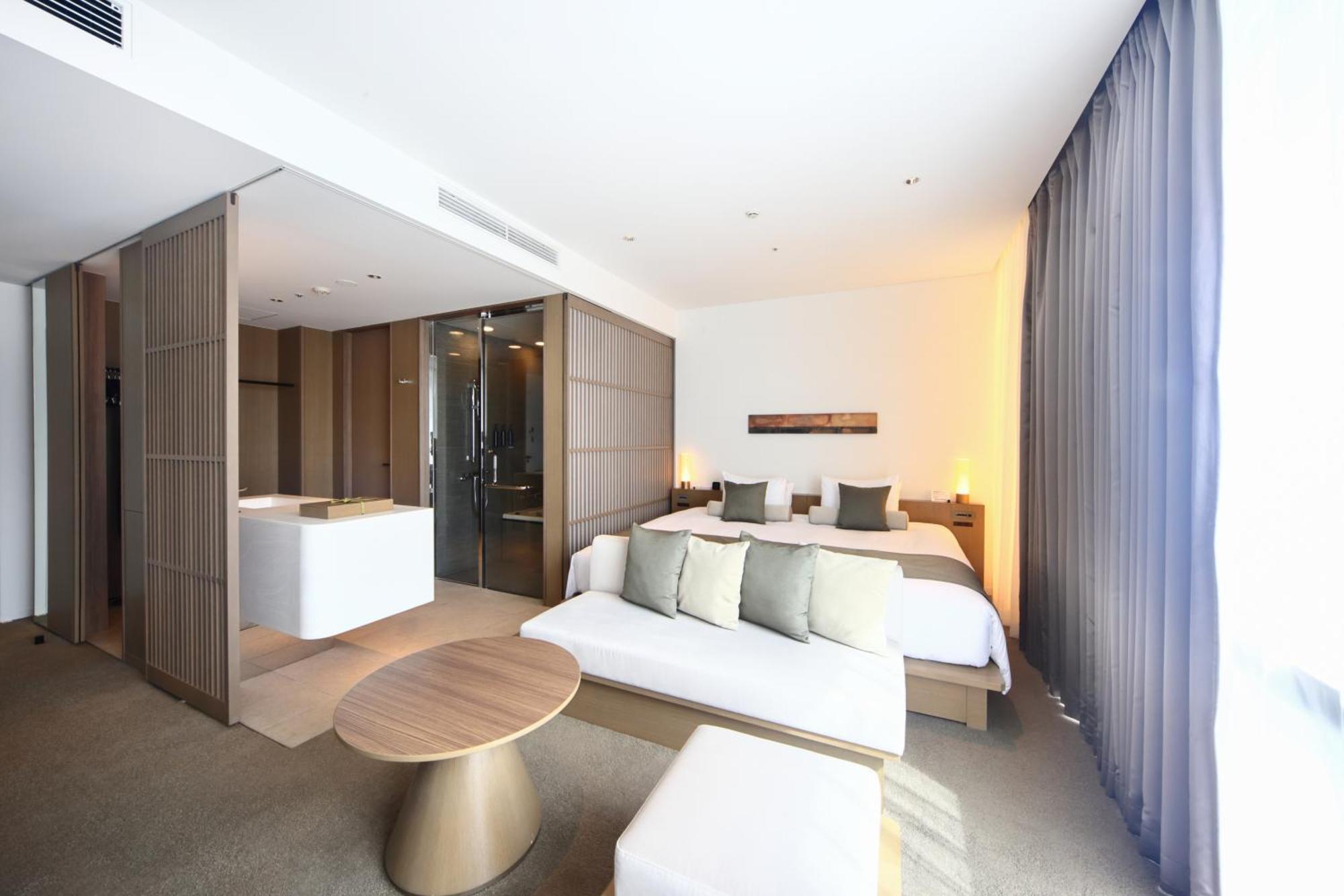 The Royal Park Hotel Iconic Kiotó Kültér fotó A bedroom at The Standard