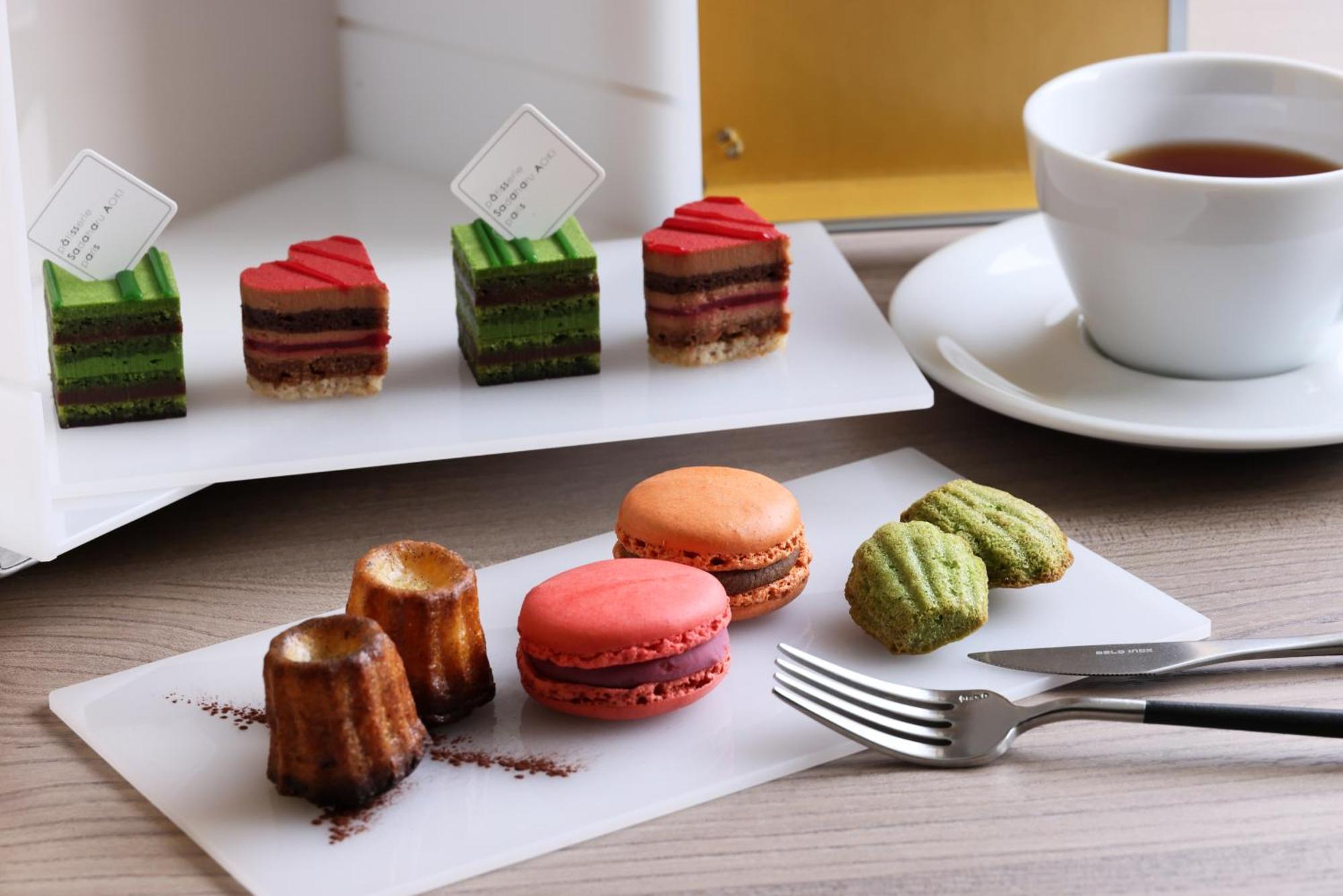 The Royal Park Hotel Iconic Kiotó Kültér fotó A selection of French pastries
