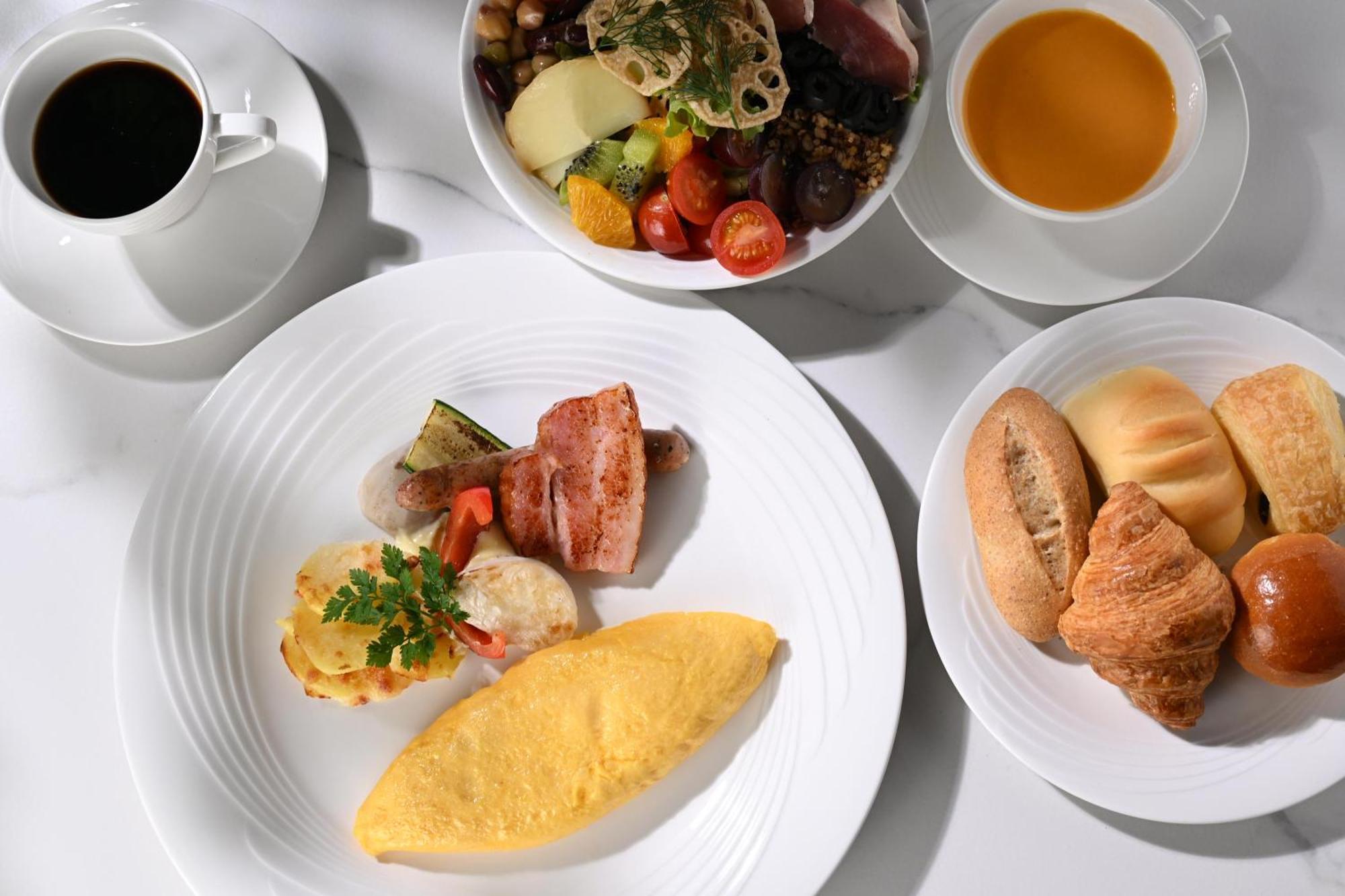 The Royal Park Hotel Iconic Kiotó Kültér fotó A typical inflight meal