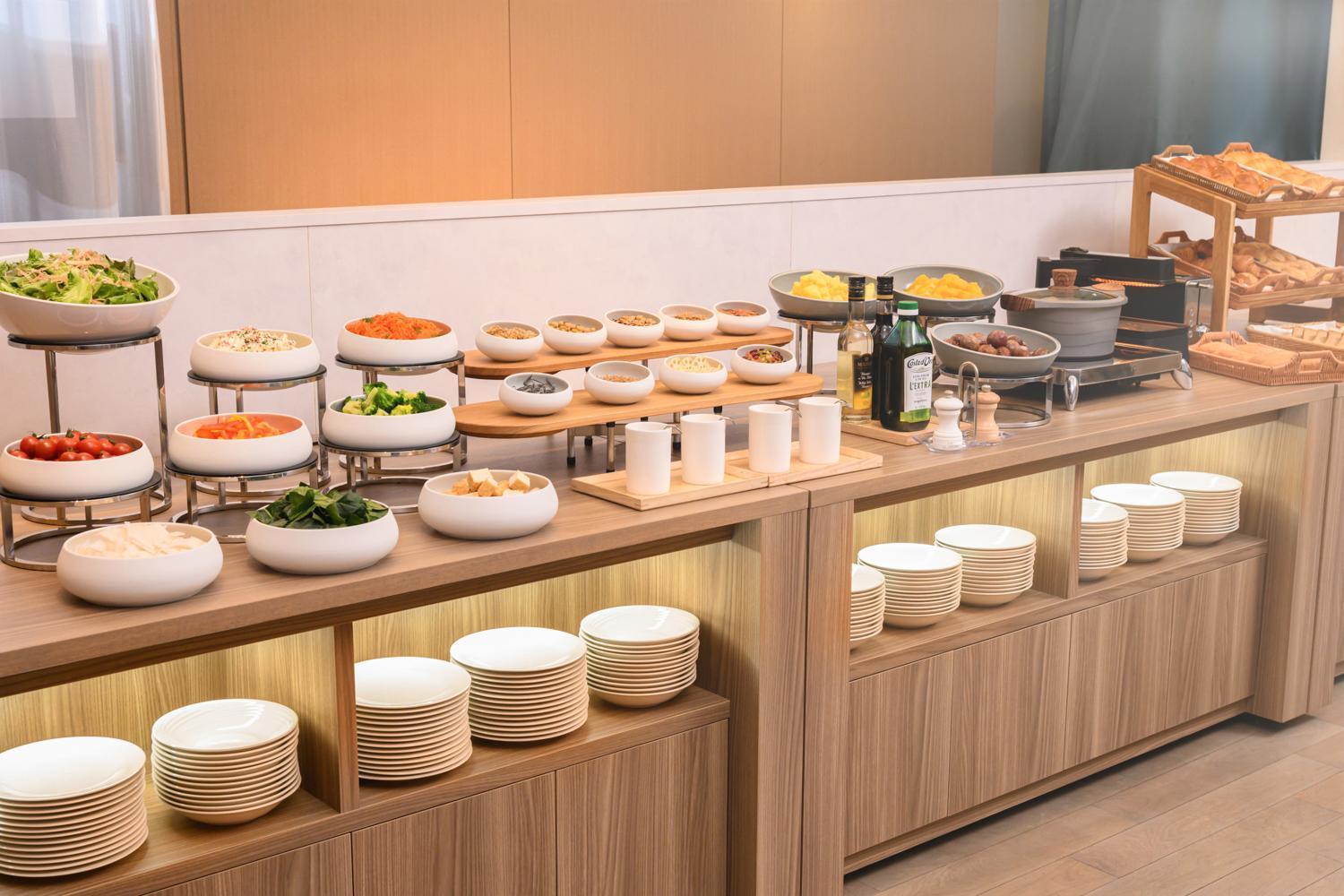 The Royal Park Hotel Iconic Kiotó Kültér fotó A salad bar