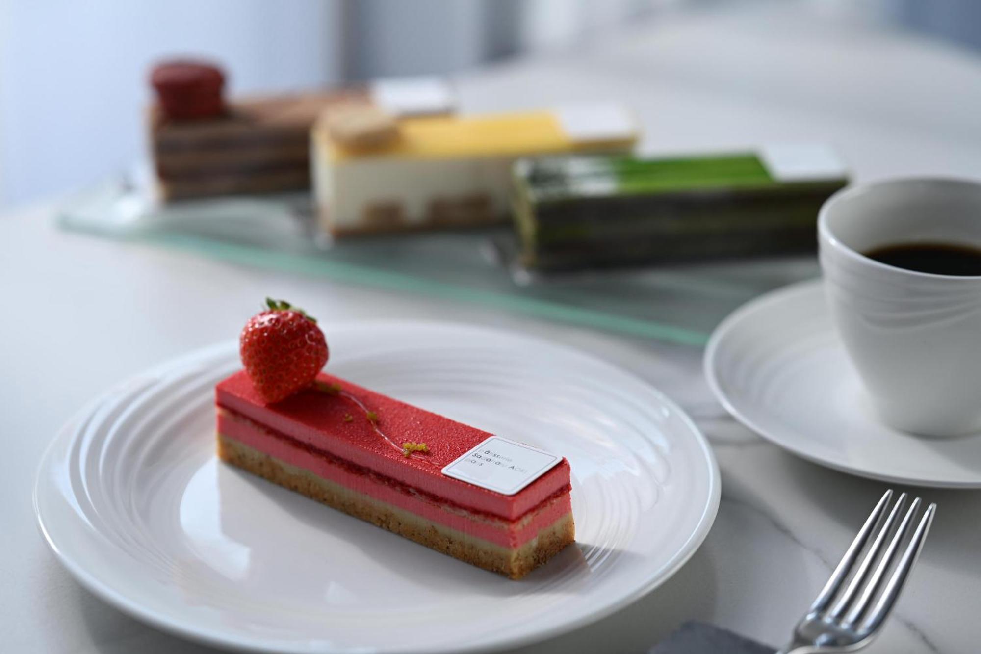 The Royal Park Hotel Iconic Kiotó Kültér fotó A strawberry parfait
