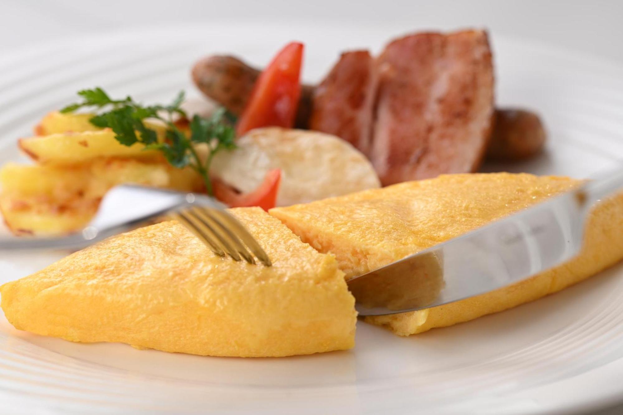 The Royal Park Hotel Iconic Kiotó Kültér fotó A potato omelette
